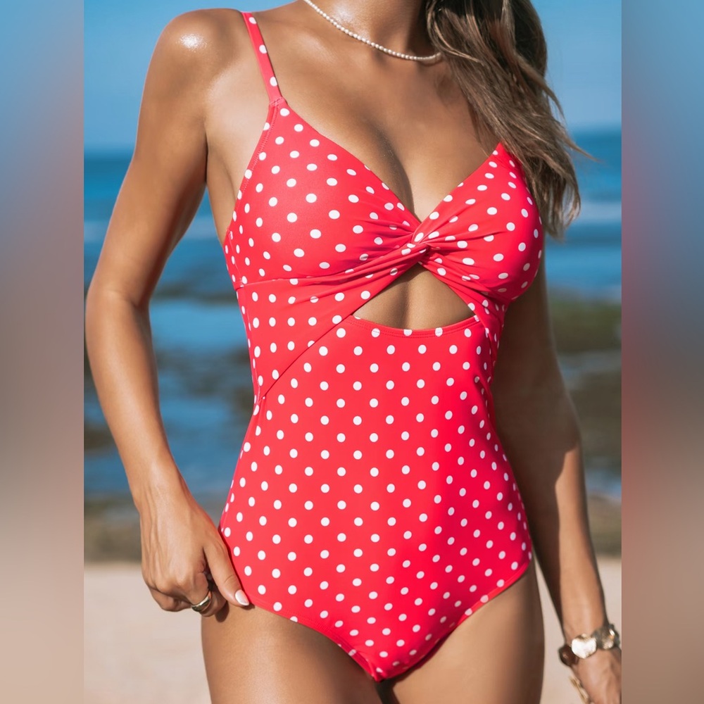 CUPSHE Polka Dot Twisted One-Piece Swimsuit - M